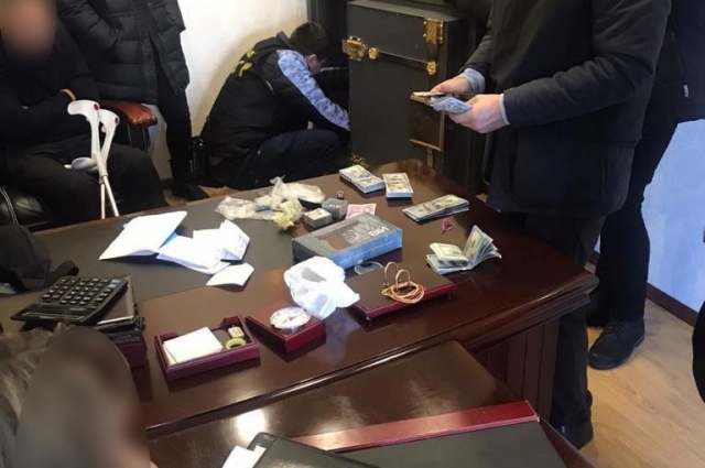В Крыму арестовали чиновников Госстройнадзора за получение крупной взятки