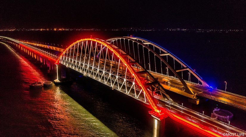 Движение по Крымскому мосту частично возобновили