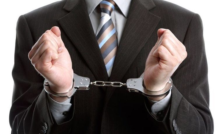 Евпаторийский чиновник предстанет перед судом за должностное преступление