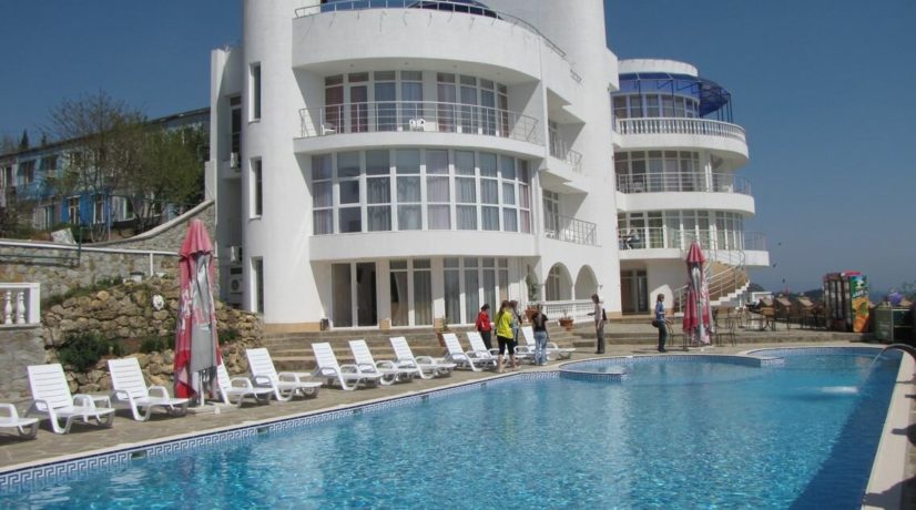 Владельцам отеля в Крыму грозит уголовное дело за прием туристов