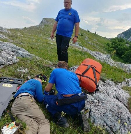 В Крыму турист упал с восьмиметровой скалы