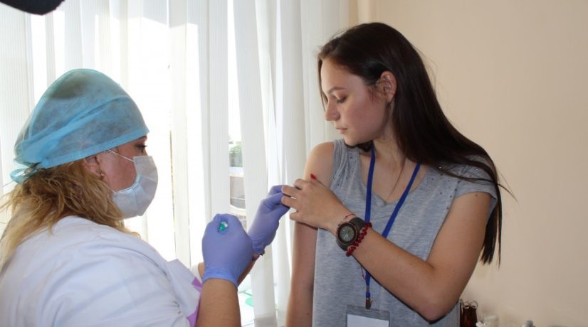 Прививку от коронавируса в Крыму получили уже более 2, 5 тысяч человек