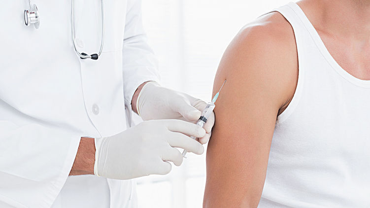 В Симферополе открыли семь дополнительных пунктов вакцинации