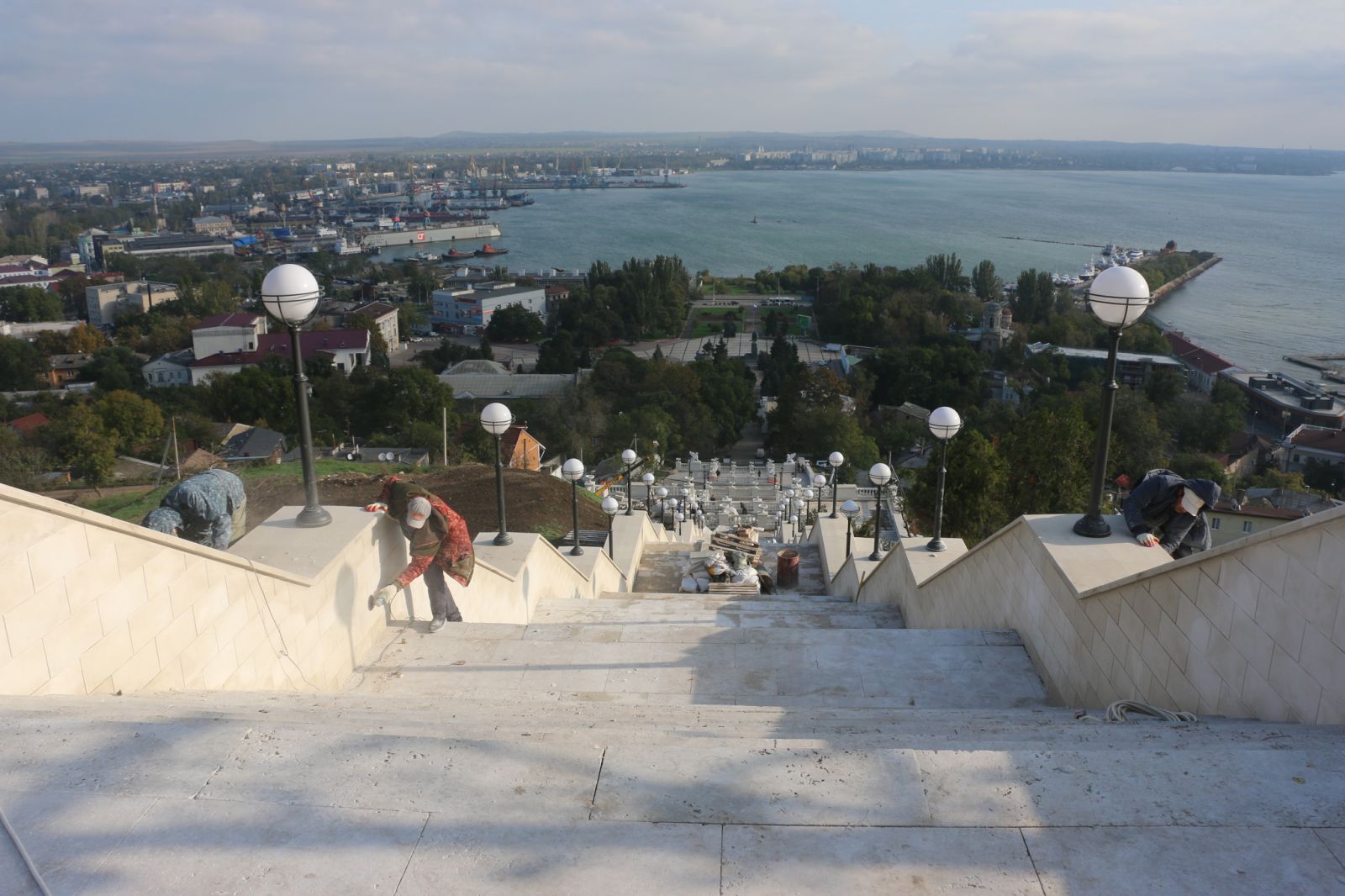 гора в керчи с лестницей