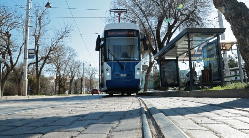 Новые трамваи в Евпаторию поставят с запасными комплектующими
