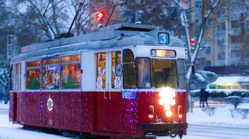 Праздник к нам приходит: по улицам Евпатории будет курсировать новогодний трамвай
