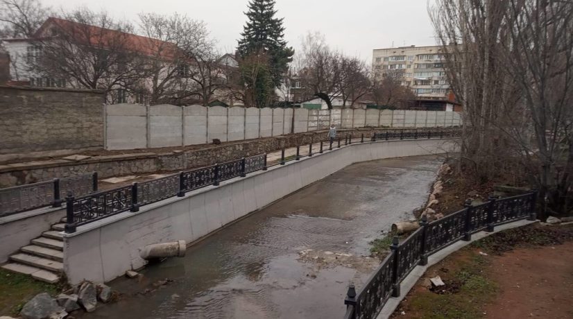 Не вандализм, а воровство: в Симферополе украли чугунные ограждения на реке Салгир стоимостью более 140 тысяч рублей