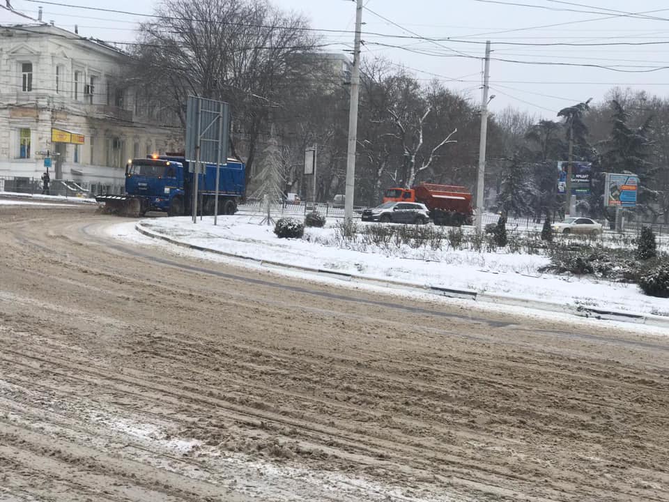 Погода в симферополе сегодня. Снегопад в Севастополе 2021. Снегопад в Крыму вчера. Симферополь в январе. Снегопад в Крыму 2021.