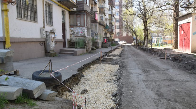 В Симферополе проведут экспертизу дворов, которые не были приняты после реконструкции 2020 года