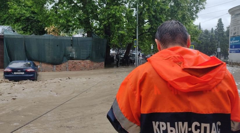 В Керчи и Ленинском районе продолжают ликвидировать последствия наводнения
