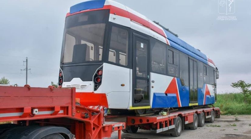 «Первый пошёл»: в Евпаторию прибыл новый трамвай
