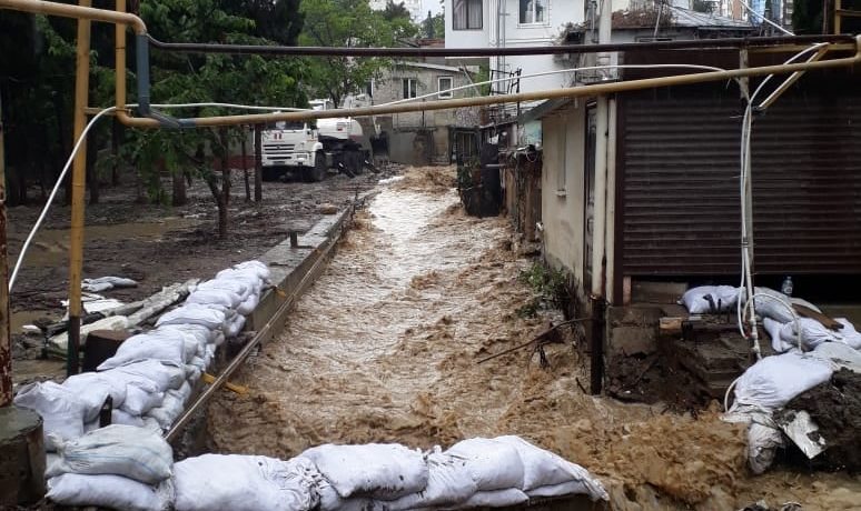 Наиболее пострадавшие от потопа крымчане получат средства на покупку нового жилья