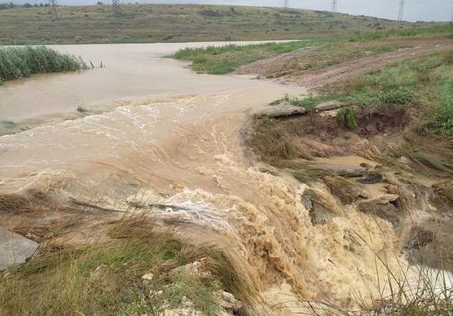 Искусственную дамбу для предотвращения наводнений начали строить на реке Булганак под Керчью