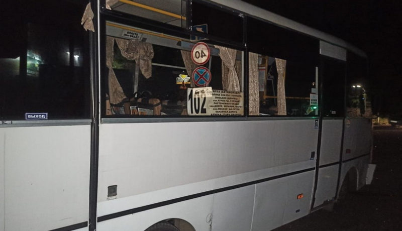 В Крыму столкнулись легковой автомобиль и рейсовый автобус: пострадали трое несовершеннолетних