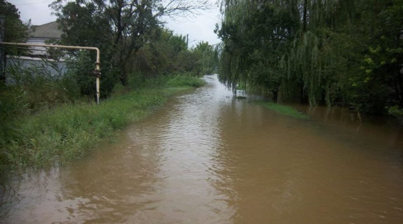 В Керчи из-за подтоплений начали эвакуацию населения