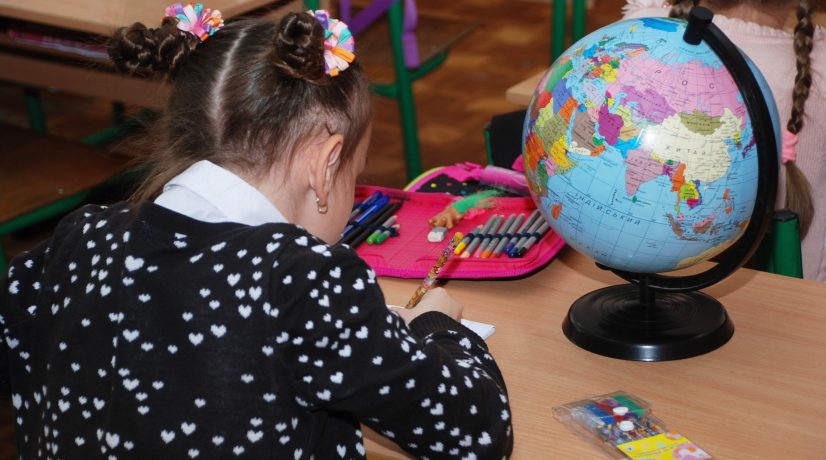 Сколько стоит собрать ребёнка в школу в Крыму
