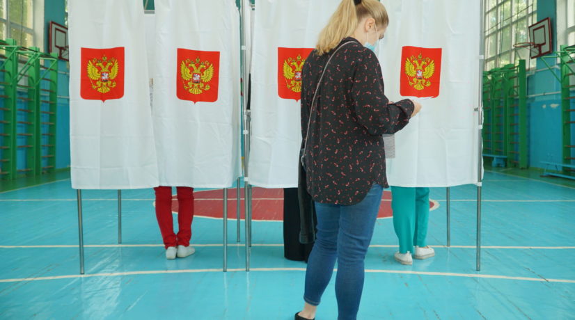 В Крыму для голосования открылись избирательные участки