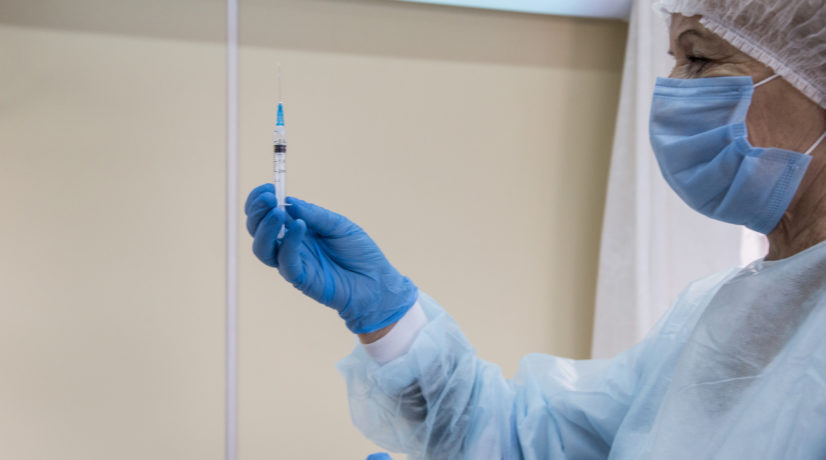 В Крым доставили более 100 тысяч доз вакцины «Спутник V»