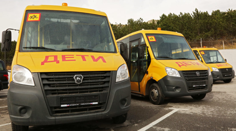 53 школьных автобуса получили города и районы Крыма