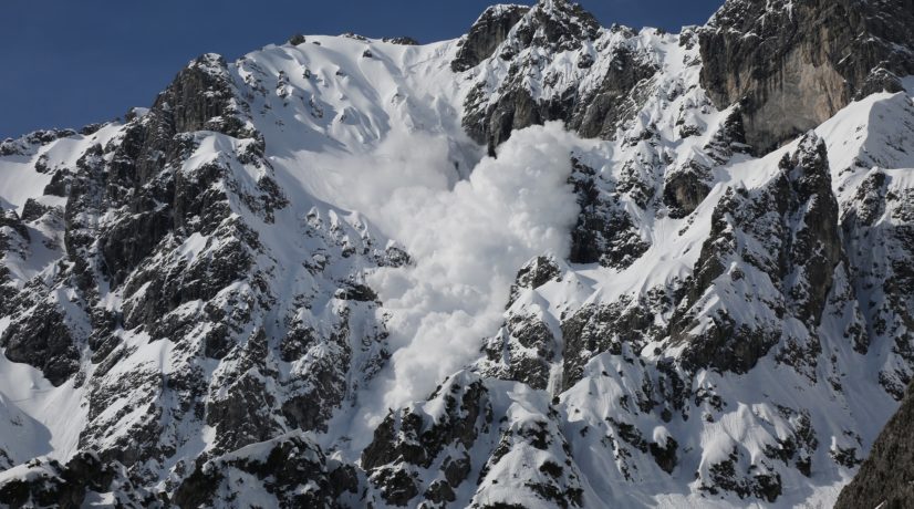 В горах Крыма продлили штормовое предупреждение из-за угрозы схода снежных лавин