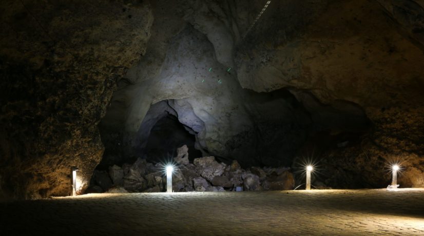 Крымские учёные обнаружили в пещере «Таврида» уникальные минералы