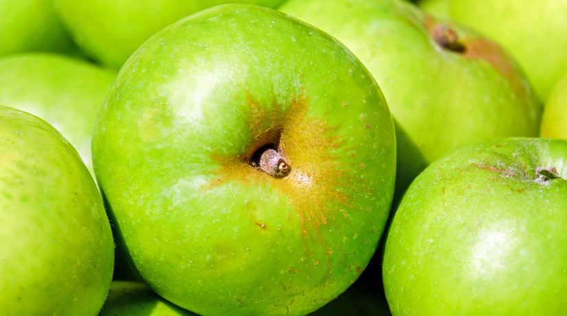 В Симферополе бесплатно раздадут 4 тонны яблок, маски и антисептики