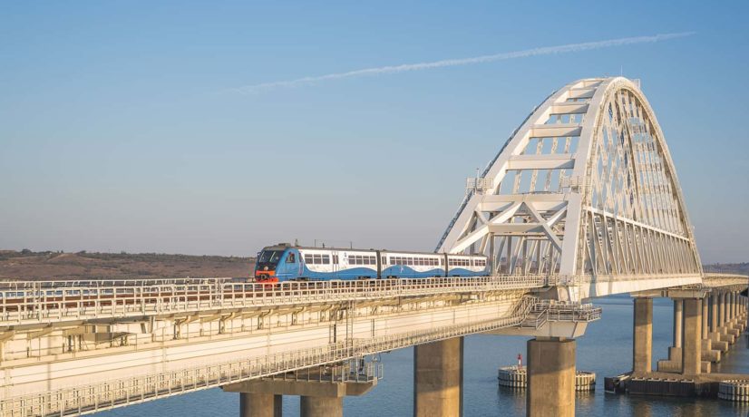 100 тысяч пассажиров в год проезжают по Крымскому мосту на рельсовом автобусе