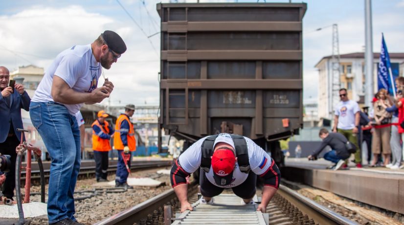 Крымчанин установил мировой рекорд по буксировке поездов