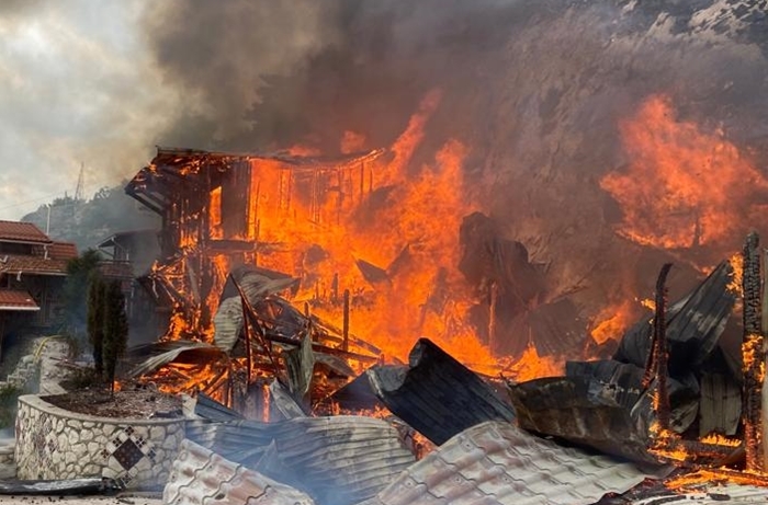 На территории Бисерного храма в Бахчисарайском районе произошел пожар