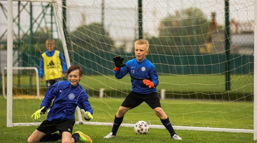 Академия футбола Крыма открывает набор на обучение мальчиков и девочек