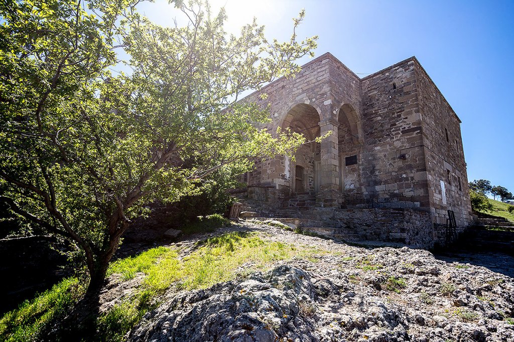 Крымский музей заповедник. Храм с аркадой в Генуэзской крепости. Храм с аркадой Судак. Судакская крепость Крым. Крепость Перекоп в Крыму.