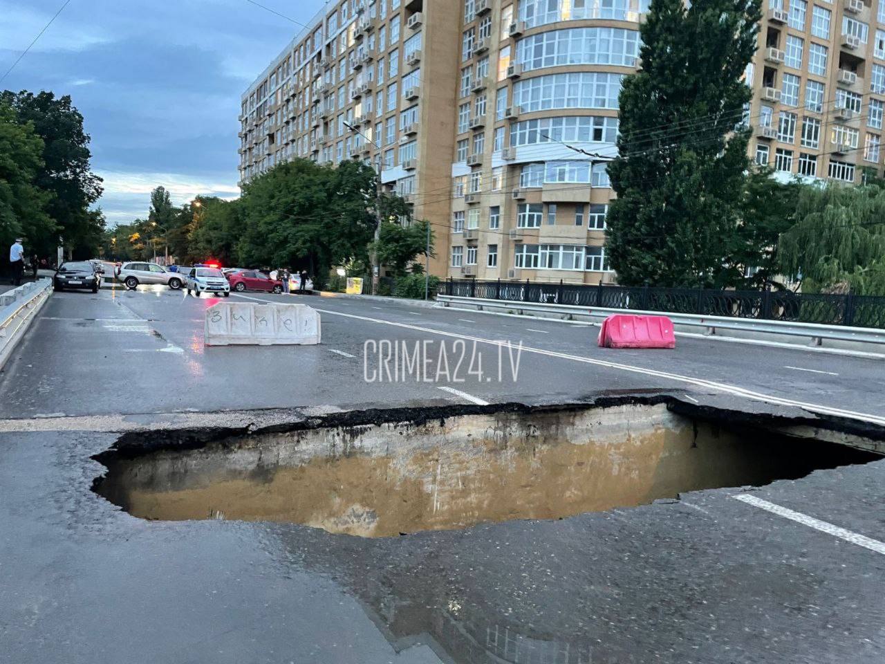 В Симферополе обвалился мост по улице Толстого, движение перекрыто - Радио  Крым