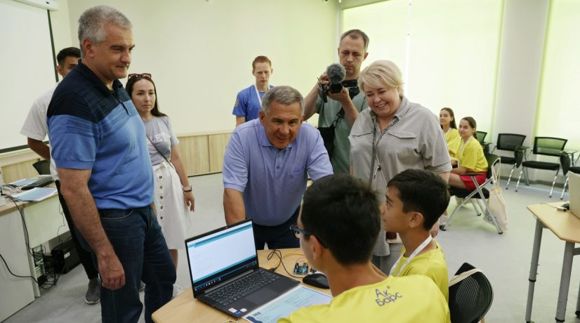 Президент Татарстана посетил новый молодёжный центр в Форосе
