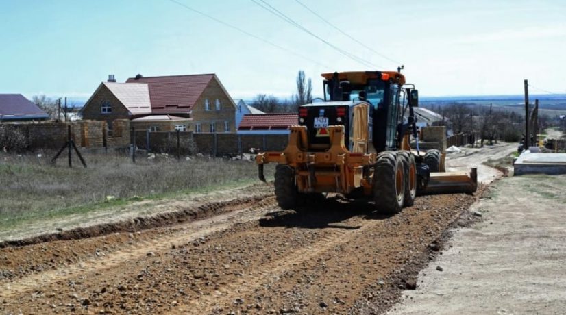 В Крыму грейдировали 2 788 километров дорог