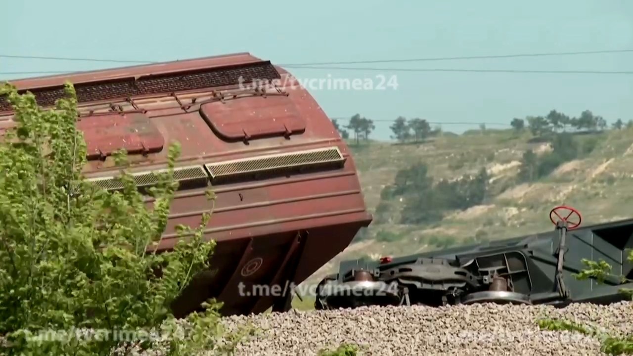 Поезд пришел в симферополь. Сход вагонов в Крыму. Сход поезда. Подорвали поезд в Крыму.