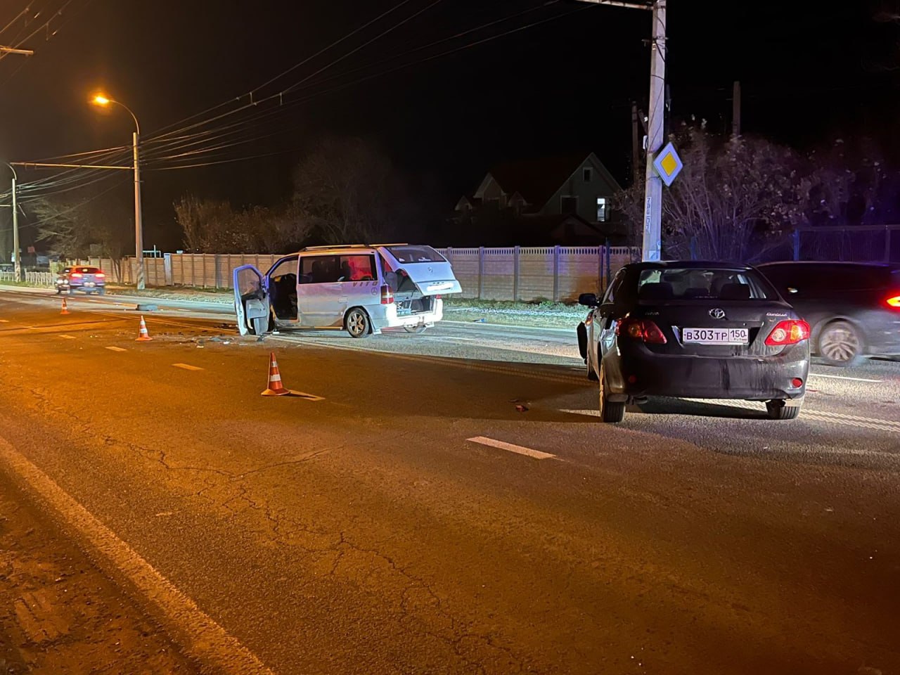 В Симферопольском районе столкнулись Mercedes и Toyota: три человека  пострадали - Радио Крым