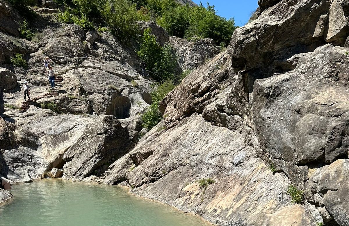 В Крыму после благоустройства открыли туристический маршрут Арпатские  водопады - Радио Крым